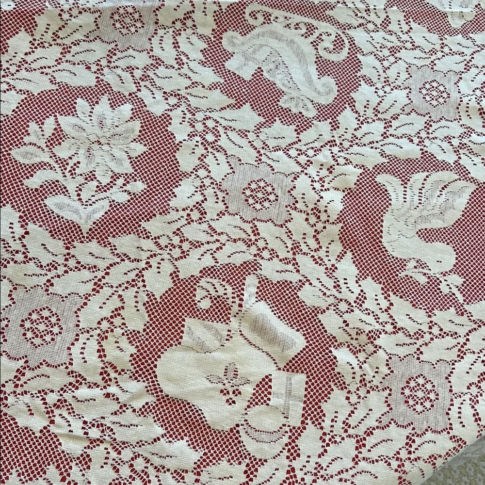 Vintage Quaker Lace tablecloth. 70‎ inch round. White lace over red liner.
